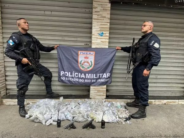 PMs apreenderam armas e rádios comunicadores durante operação no Quitungo, na Zona Norte do Rio