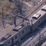 Técnicos da SuperVia trabalham no local para restabelecer a circulação nos trechos entre as estações de Rocha Miranda e Costa Barros