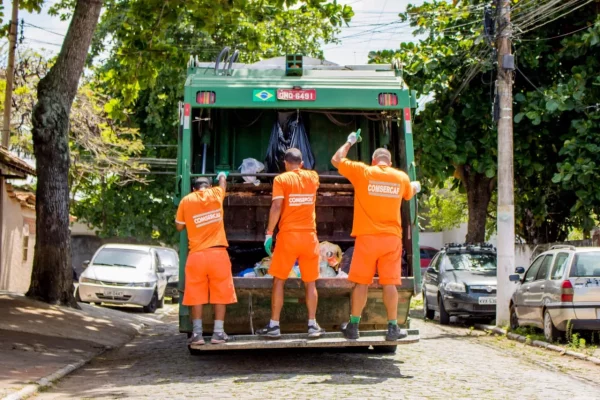 Moradores de Cabo Frio terão que pagar taxa anual de coleta de lixo 48 Moradores de Cabo Frio terão que começar a pagar taxa anual de coleta de lixo