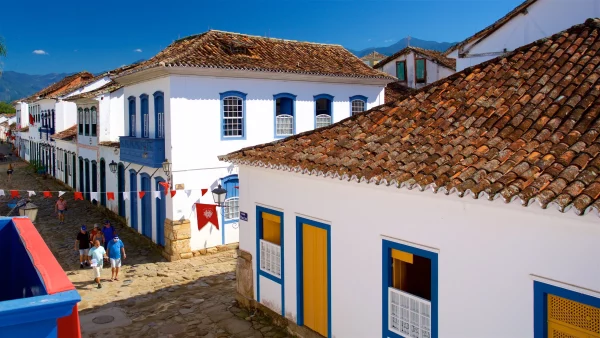 Centro Histórico de Paraty terá estacionamentos irregulares removidos por ordem da Justiça.