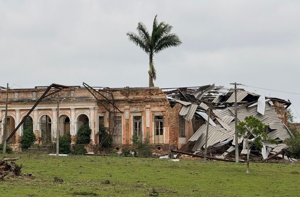 Desabamento da Fazenda Mandiquera: vereadora aciona Justiça e acusa Prefeitura de Quissamã de abandonar patrimônio mais luxuoso da região