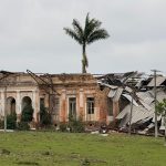 Solar da Fazenda Mandiquera, em Quissamã, tombado pelo estado e hoje em avançado estado de deterioração.