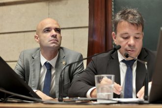 'Lei Anti-Oruam': PSD muda voto de última hora e vereadores acusam líder de Paes de tentar barrar projeto