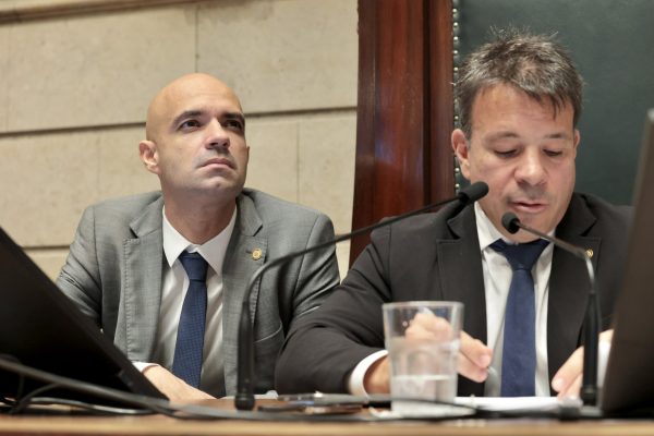 Os bastidores da votação da Lei Anti-Oruam: mudanças de voto na última hora e manobras do líder do governo para tentar barrar projeto 48 'Lei Anti-Oruam': PSD muda voto de última hora e vereadores acusam líder de Paes de tentar barrar projeto