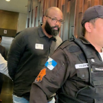 O suspeito também teria tentado aplicar o mesmo golpe em outros parlamentares