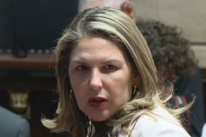 Nem em casa, nem na Câmara: vereadora Gigi Castilho, alvo de operação da Polícia Civil, toma chá de sumiço