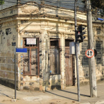 Em apenas dois dias de campanha, quase 50 imóveis abandonados, como este casarão em Santa Cruz, foram denunciados pela população.