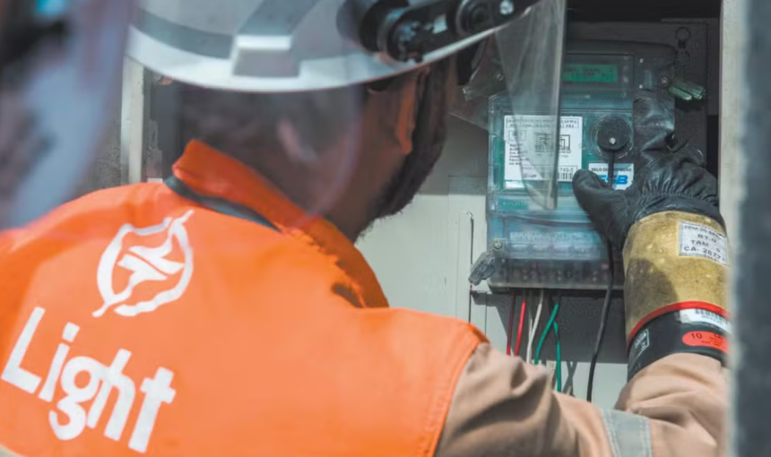 Baixada e Zona Oeste lideram índices de furto de energia na região administrada pela Light