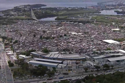 Operação policial na Maré provoca intenso tiroteio e fecha a Linha Amarela