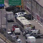 Linha Amarela voltou a ser fechada por volta das 12h15 por conta de confronto - Foto: Reprodução/TV Globo