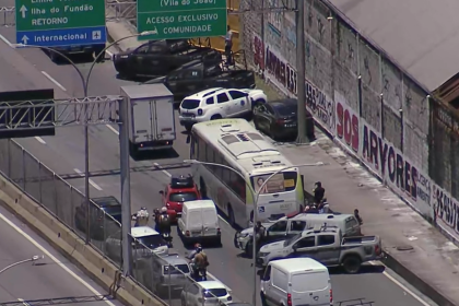Linha Amarela voltou a ser fechada por volta das 12h15 por conta de confronto - Foto: Reprodução/TV Globo