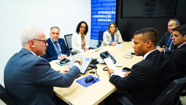 O secretário de Estado de Segurança Pública, Victor dos Santos, e o secretário nacional de Segurança Pública, Mário Sarrubbo, participaram do momento e alinharam as primeiras diretrizes de funcionamento do escritório.