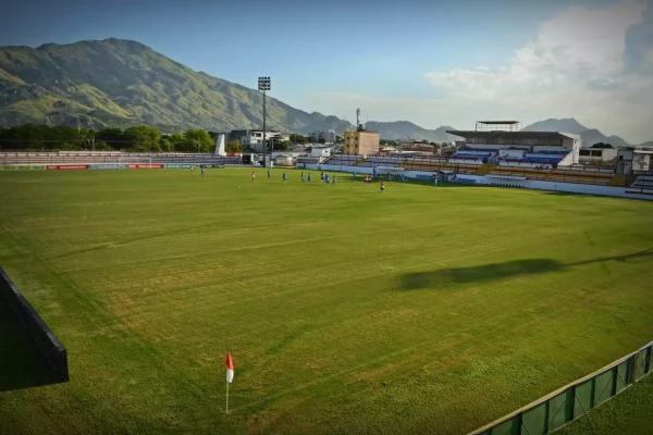 Câmara derruba veto de Paes e tomba Estádio Moça Bonita, sede do Bangu