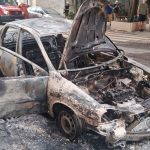 Carro pega fogo e complica o trânsito na Rua Senador Vergueiro, no Flamengo