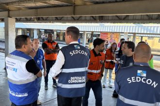 Fiscais da SEDCON, do Procon e da AGETRANSP atuam na estação de Deodoro
