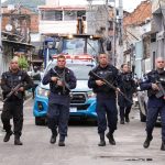 Deputados criam 'CPI das Barricadas' para investigar envolvimento do poder público com grupos criminosos que isolam territórios.