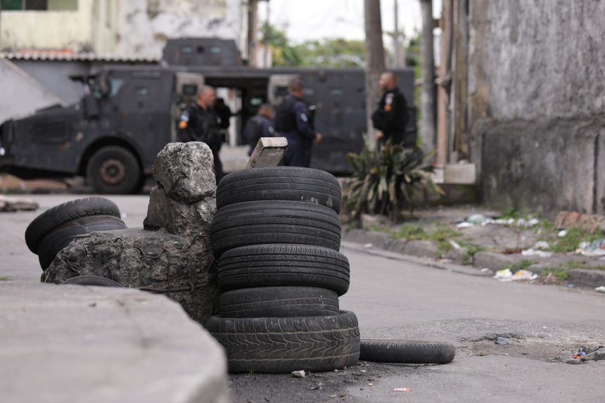 Mais de 200 toneladas de barricadas são removidas no primeiro dia de operação do estado