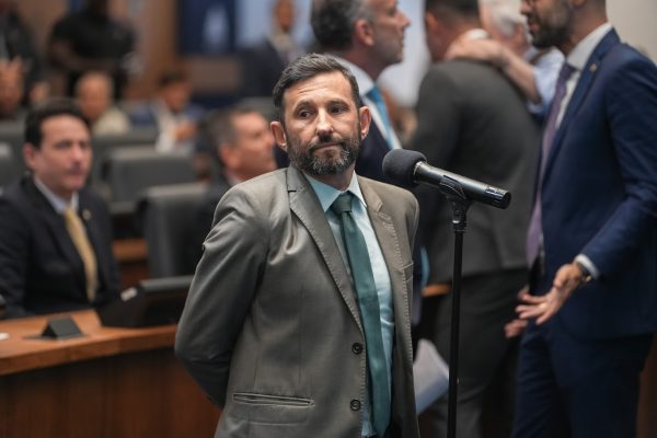 O deputado Giovani Ratinho na Alerj