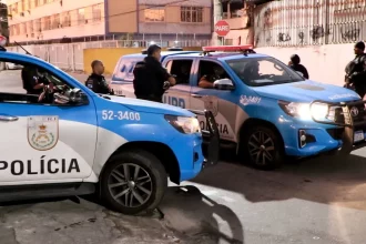 Governador Cláudio Castro suspende cessão e troca de servidores das forças de segurança até fevereiro de 2026.