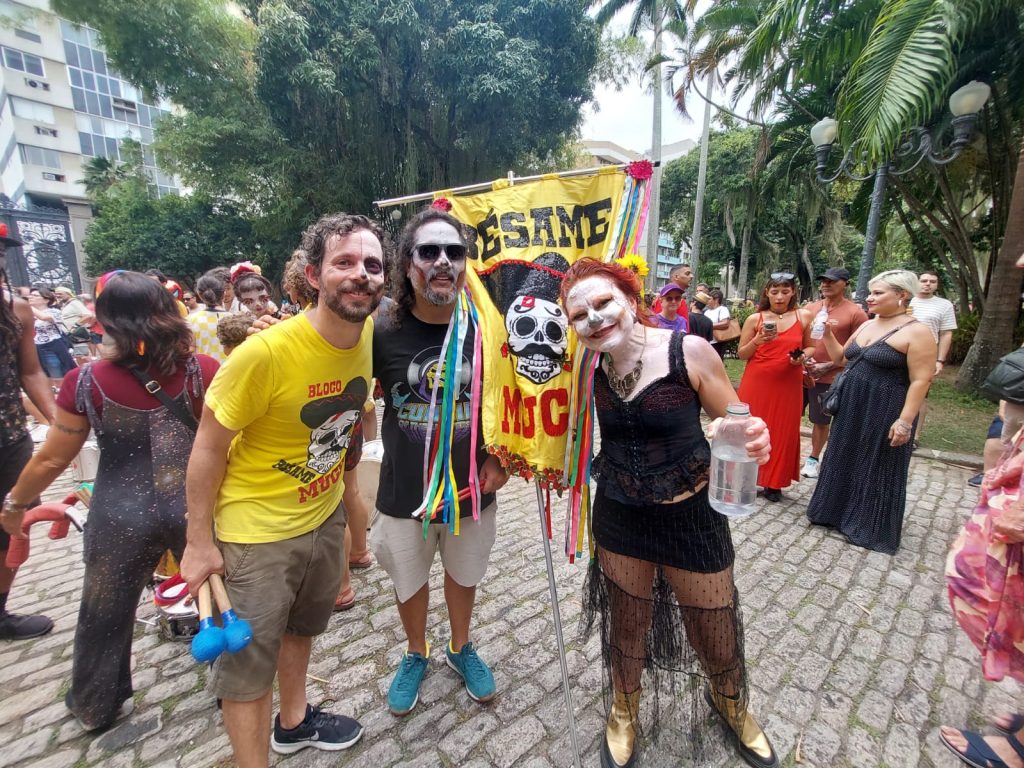 Argentino Gabriel Santiago é um dos fundadores do bloco, que traz cultura latina para os festejos de rua do Rio - Foto: Amanda Pieranti/Tempo Real