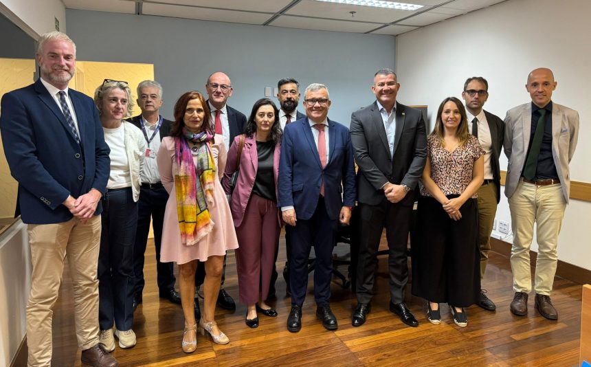 Deputado Alan Lopes durante encontro com parlamentares espanhóis na Alerj para firmar acordo de cooperação educacional