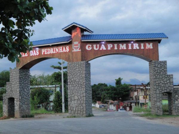 Inea abre licitação de R$ 43,6 milhões para drenagem e pavimentação em ruas de Guapimirim, na Baixada Fluminense 52 As ruas do bairro Vale das Pedrinhas, em Guapimirim, na Baixada Fluminense, vão ganhar drenagem e pavimentação feitas pelo Inea, órgão ambiental do governo do estado