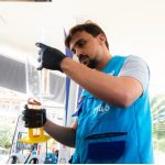 O secretário municipal de Proteção e Defesa do Consumidor, João Pires, numa ação de fiscalização do Procon Carioca: secretaria lança, nesta quarta, a “Operação Posto sem Roubo”, com direito a mapa digital de monitoramento de postos de combustíveis autuados pelo órgão