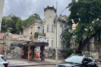 A antiga churrascaria Gaúcha, em Laranjeiras, é um dos imóveis identificados no mapeamento do vereador Flávio Valle entregue esta semana ao prefeito Eduardo Paes - Foto: Tempo Real