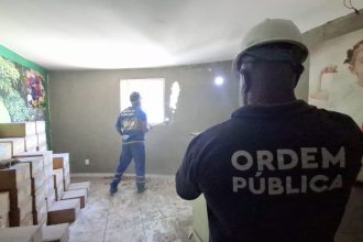 Galpão avaliado em R$ 5 milhões é demolido pela prefeitura em Guaratiba