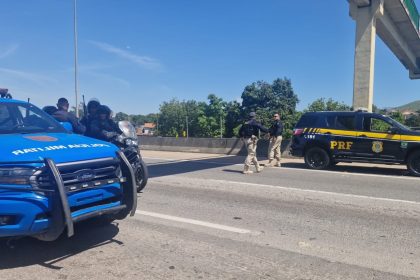 Operçaão no Jardim Catarina, em São Gonçalo, interditou a rodovia BR-101