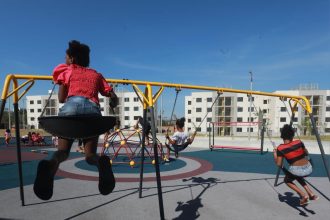 O Morar Carioca do Aço terá 44 prédios de quatro pavimentos, com 704 apartamentos no total, área verde e de lazer: e agora, vai ganhar um centro comercial