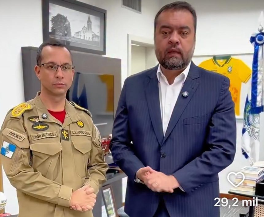 O governador Cláudio Castro (PL) e o comandante do Corpo de Bombeiros Tarciso Salles, anunciam, nas redes sociais, aumento da gratificação para salva-vidas e o grupo de elite da corporação