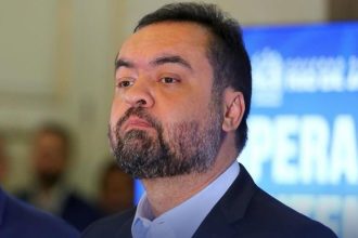 O agora turbinado governador Cláudio Castro volta à disputa pelo Senado e a discussão passa a ser quem vai para o Palácio Guanabara num mandato-tampão