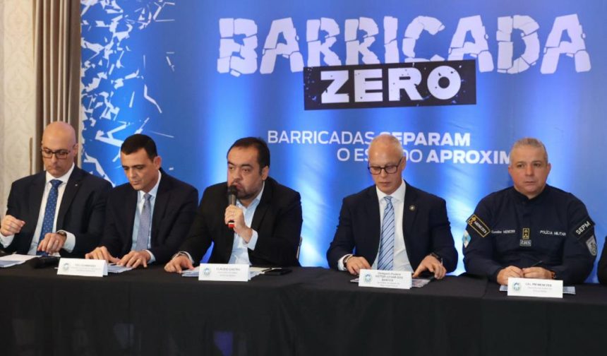 Cláudio Castro (PL) cercado pela cúpula da Segurança Pública do Estado: desta vez, só quem brilhou foi o governador