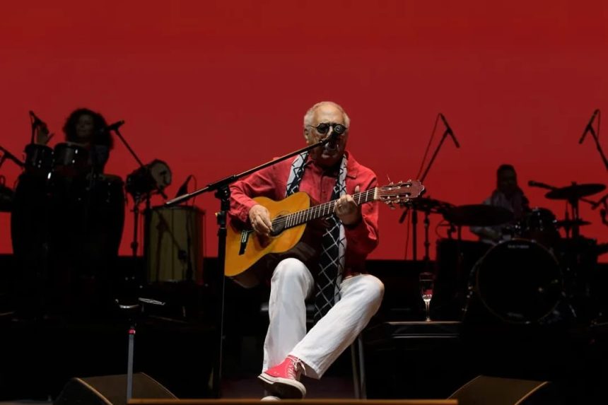 Jards Macalé se apresenta em show