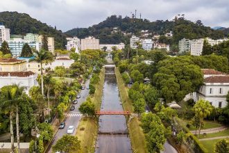 O aluguel de máquinas para limpeza e desassoreamento dos rios de Petrópolis vai receber R$ 25,8 milhões: no total, nove projetos serão contemplados com R$ 81 milhões do Fundo de Conservação Ambiental (Fecam)
