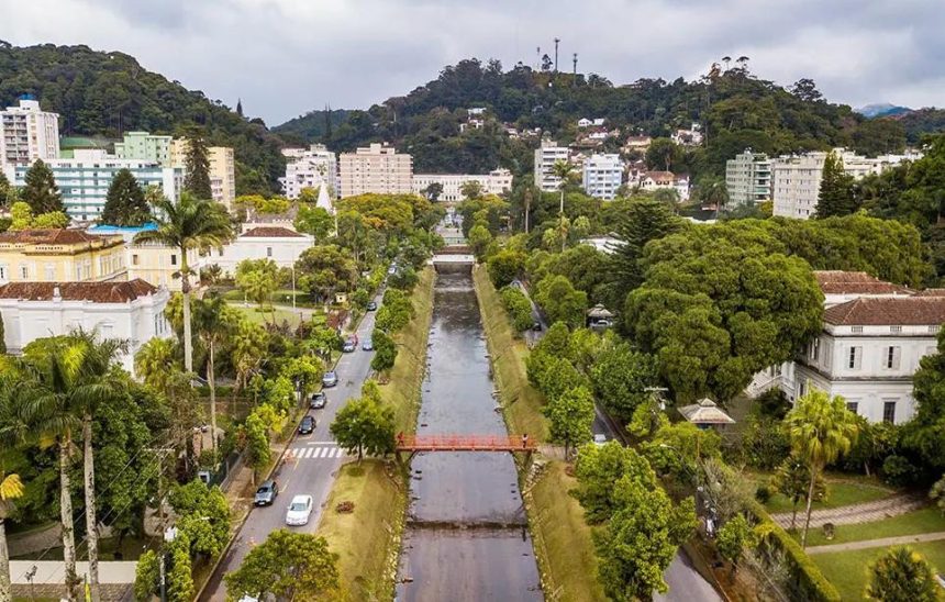 O aluguel de máquinas para limpeza e desassoreamento dos rios de Petrópolis vai receber R$ 25,8 milhões: no total, nove projetos serão contemplados com R$ 81 milhões do Fundo de Conservação Ambiental (Fecam)