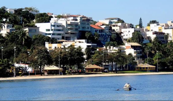 Todos os imóveis da Ilha do Governador agora têm de pagar taxas federais: vereador e deputado federal vão à Secretaria do Patrimônio da União tentar desfazer o imbróglio