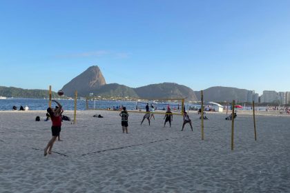 Praia, boa mesmo, só na manhã de sábado: a previsão para o fim de semana é começar com calorão e fechar o domingo com chuva