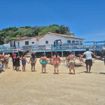 Grupo de manifestantes realizou ação neste sábado (22) para cobrar preservação da Cabana do Pescador