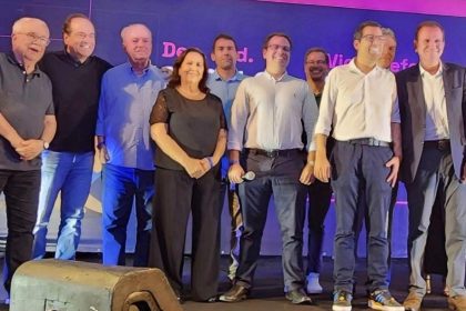 Paes e os tucanos: coraçãozinho e indiretas para Teresa Bergher