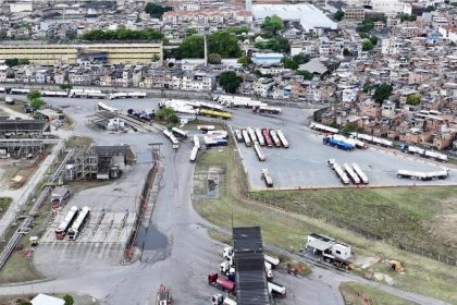 A Refinaria de Manguinhos e outros endereços do grupo Fit são alvos de operação de busca e apreensão