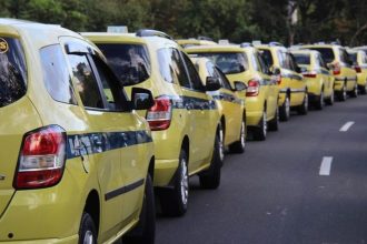 Táxis do Rio vão rodar com a bandeira 2 ao longo do mês de dezembro