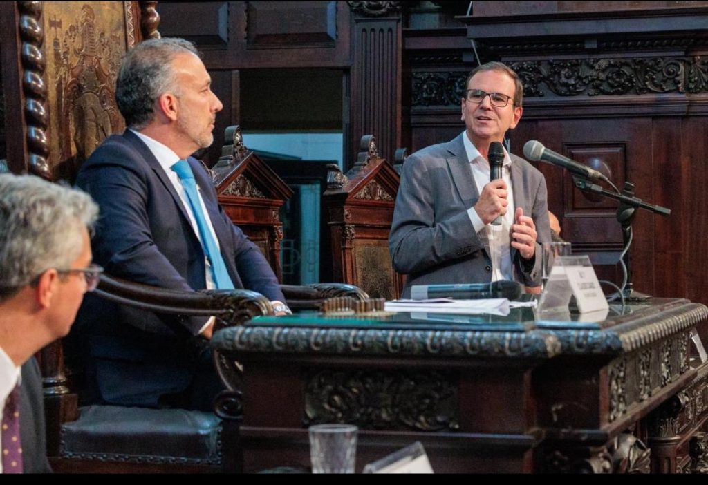 A Medalha Tiradentes do 'terrivelmente competente' professor e advogado Gustavo Schmidt 62 WhatsApp Image 2025 11 28 at 12.33.03