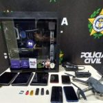 Polícia Civil apreendeu aparelhos eletrônicos e um drone na operação em Itaboraí
