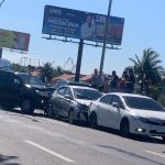 Acidente na Linha Vermelha causa trânsito intenso na região.