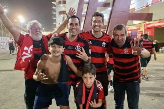 O vice-prefeito Eduardo Cavaliere comemorou a vitória do Flamengo acompanhado de Jorge Arraes, Osmar Lima, e Guilherme Schleder. - Foto: Reprodução/Redes sociais