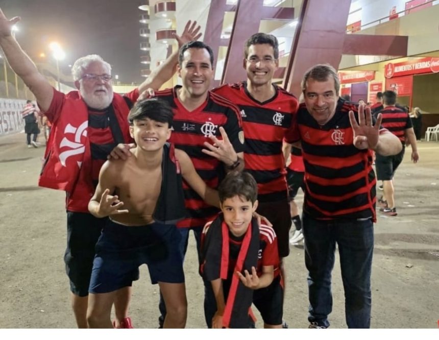 O vice-prefeito Eduardo Cavaliere comemorou a vitória do Flamengo acompanhado de Jorge Arraes, Osmar Lima, e Guilherme Schleder. - Foto: Reprodução/Redes sociais
