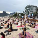 Frequentadores testam as atividades da nova Rio Academia, no Posto 10 de Ipanema, que oferece aulas gratuitas ao ar livre todos os dias.