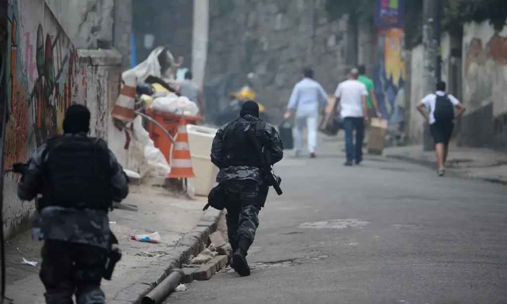 No Rio, negros têm 4,5 vezes mais chances de serem mortos pela polícia, aponta pesquisa